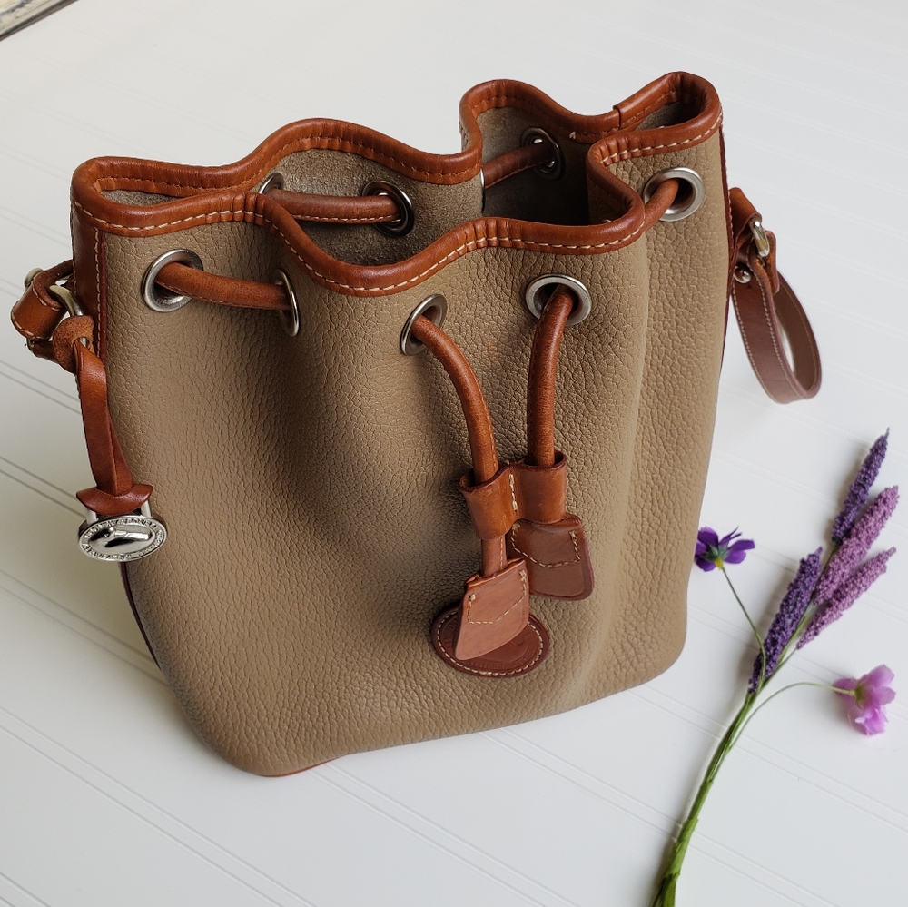 ⛔SOLD!!⛔ Dooney and Bourke tan Pebble leather bag